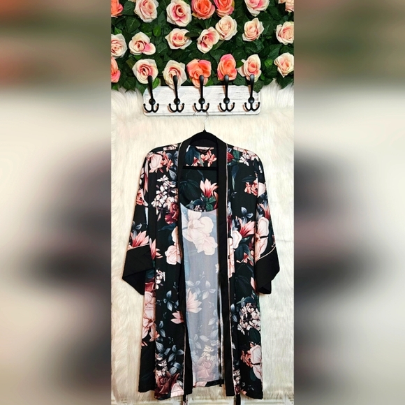 La Vie En Rose Classic Satin Floral Kimono/Robe - Picture 6 of 8